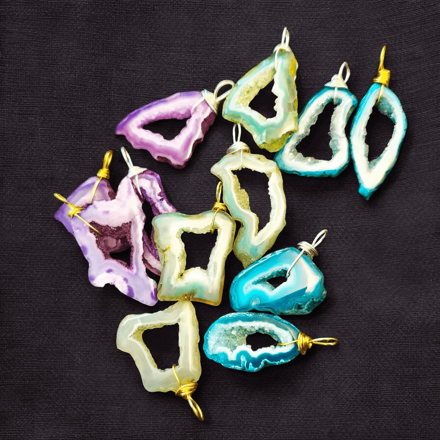 Fjörd – Pendentifs en Agate (Plusieurs couleurs) - L'Atelier de Tabatha
