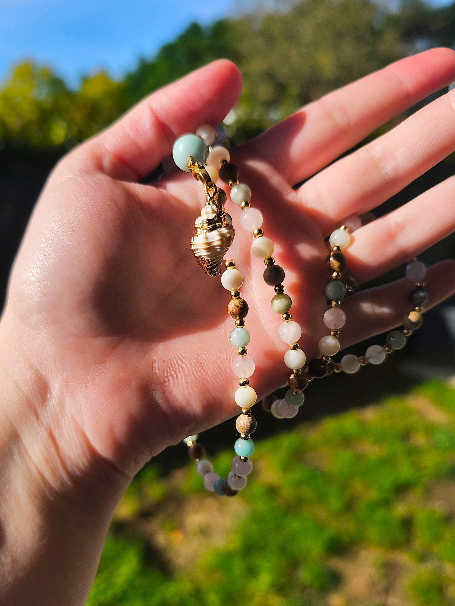 MALA | THALASSA: Ritual necklace in amazonite/rose quartz and mother-of-pearl