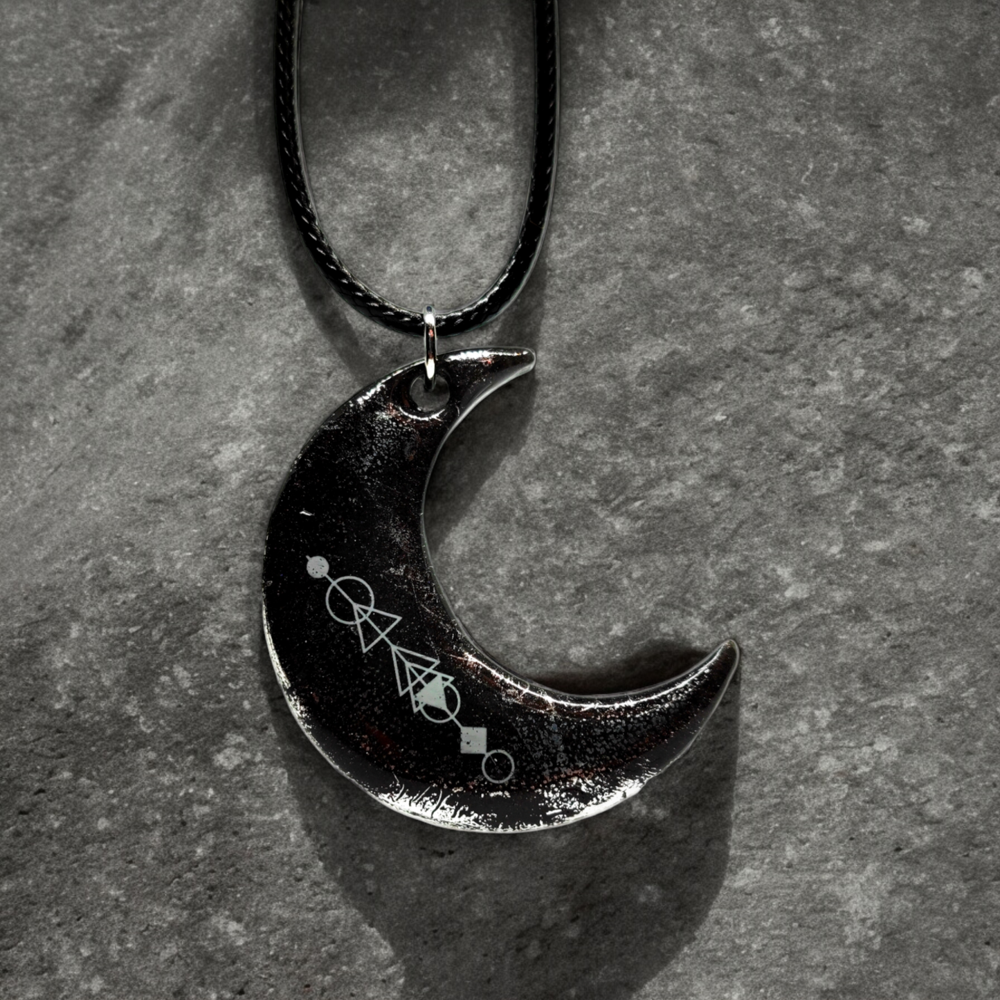 Hogo - Collier lunaire en résine - Création unique  Collier