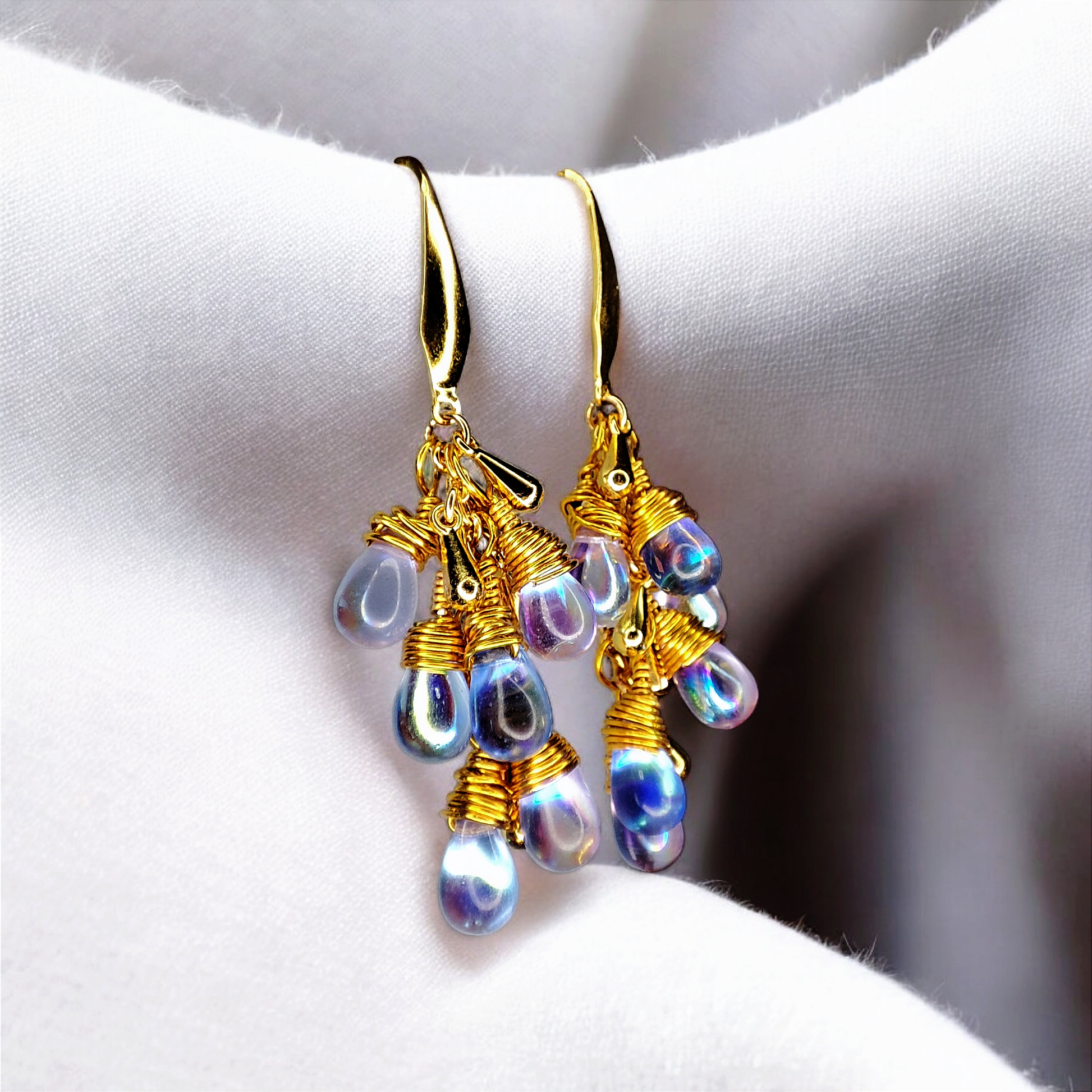 Lira - Boucles d'oreilles - Perles tchèques en verre irisées - Création unique  Boucles d'oreilles