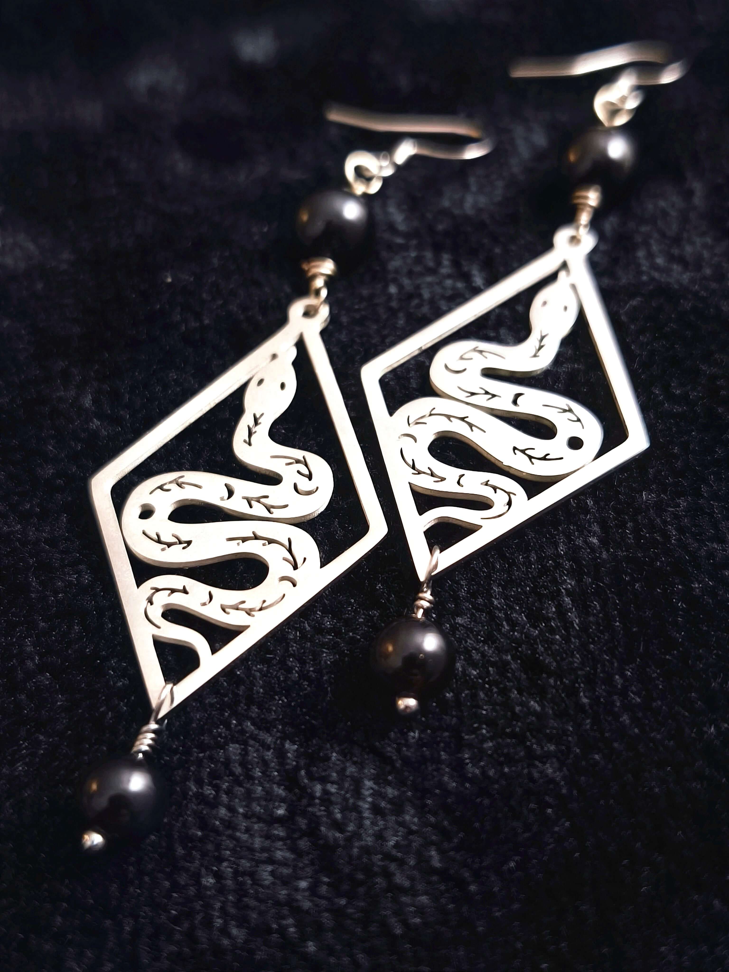 Vritra - Boucles serpent & onyx noir (uniques) - L'Atelier de Tabatha