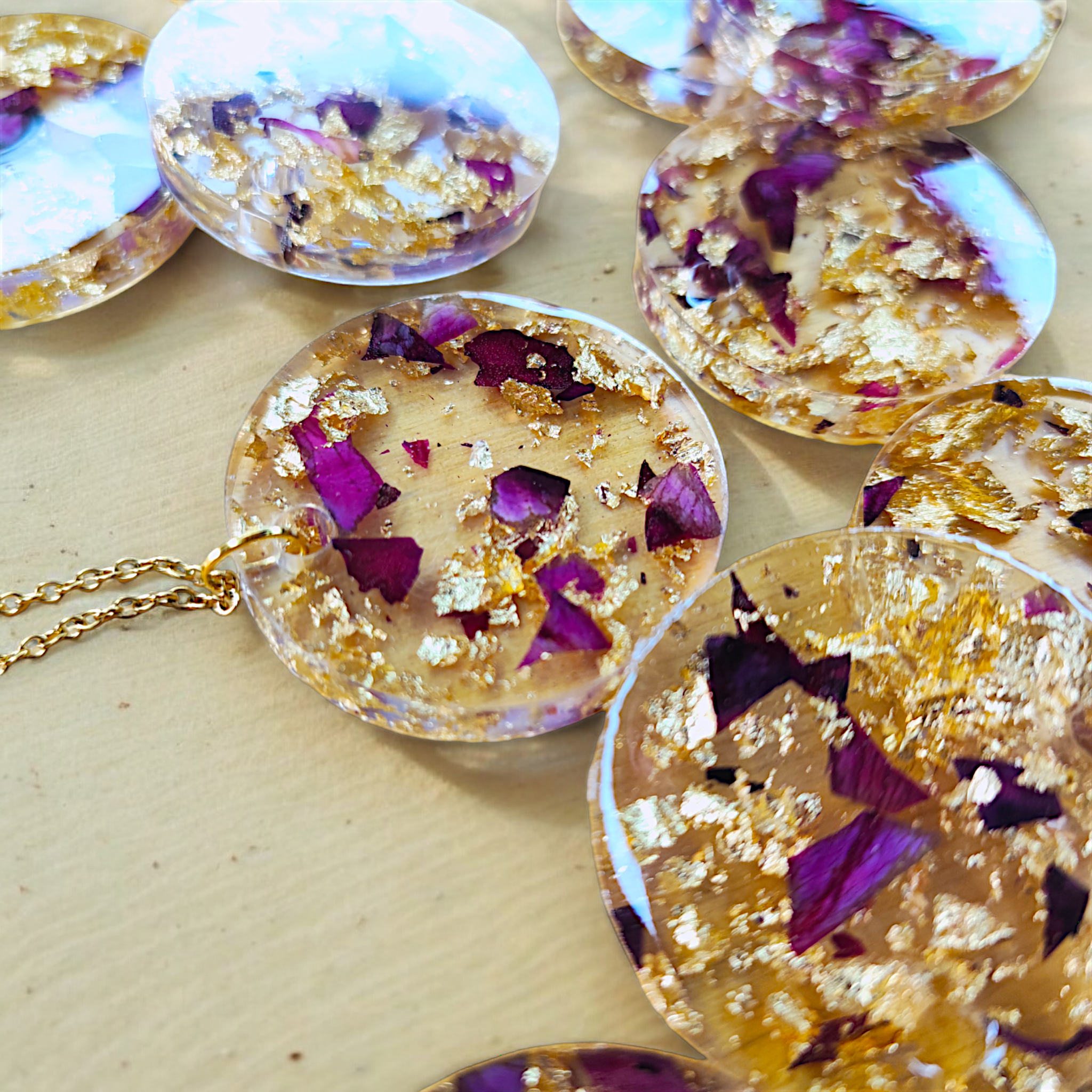 Sara - Collier - Résine et fleurs - 2 couleurs - L'Atelier de Tabatha