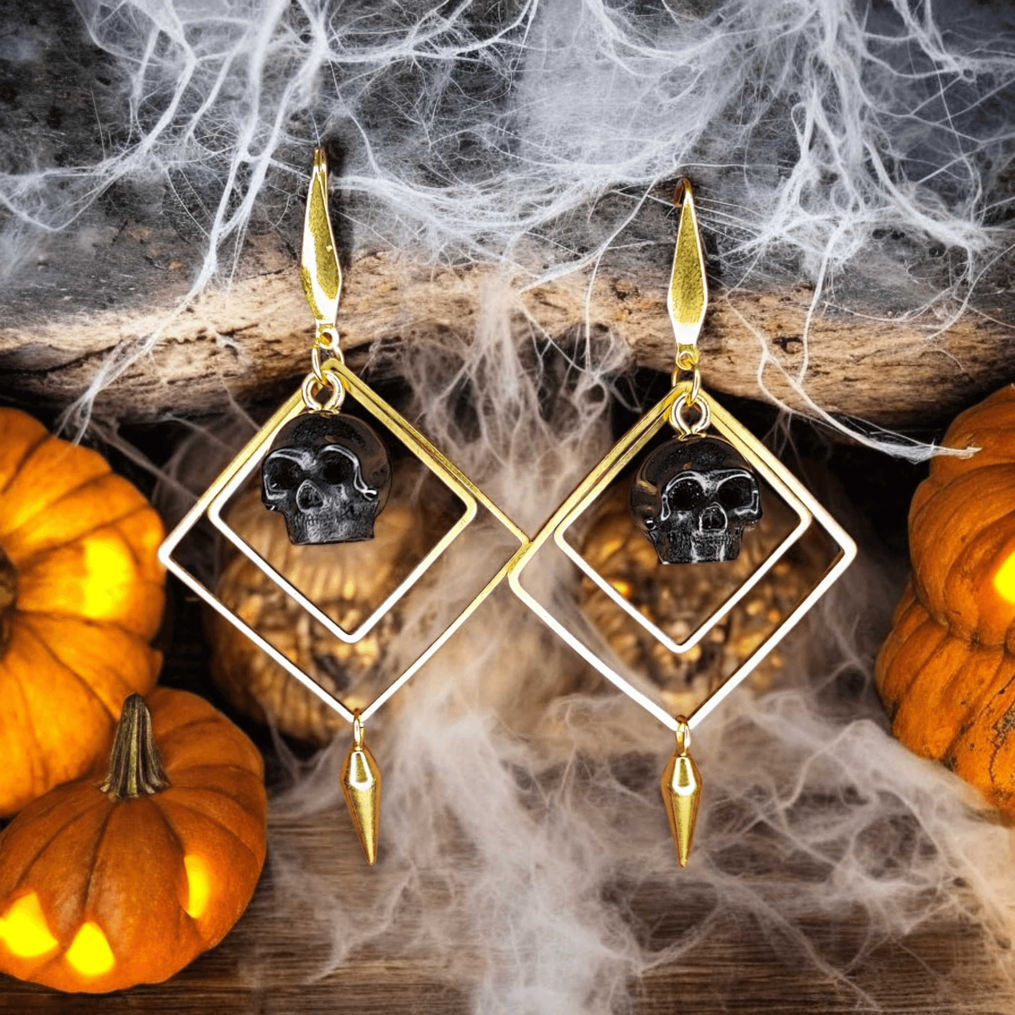 Memento - Boucles d'oreilles - Acier (doré) et crânes en résine (Plusieurs modèles) - L'Atelier de Tabatha