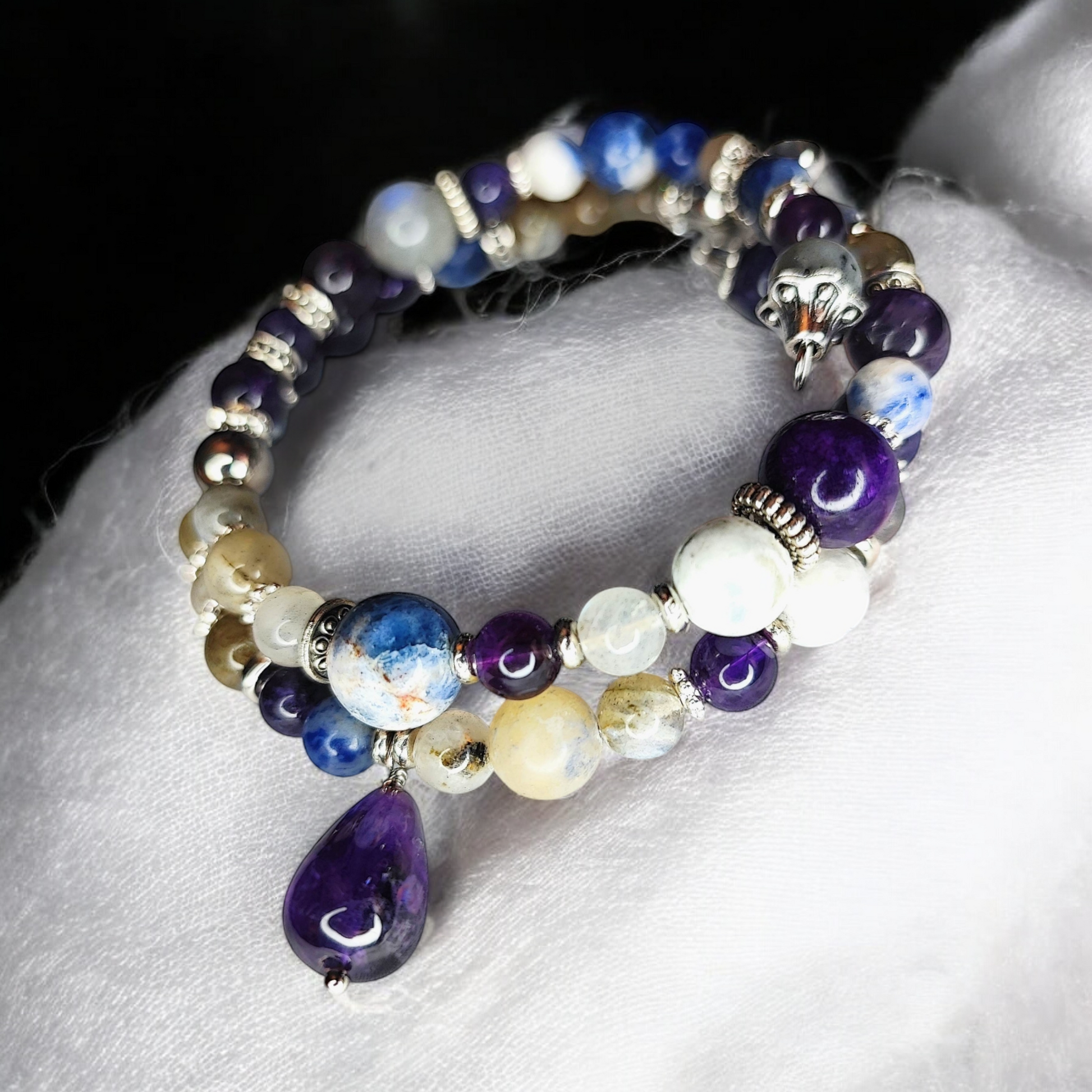 Astrée - Bracelet de pierres – Base argentée - Sodalite, Labradorite, Améthyste  Bracelet