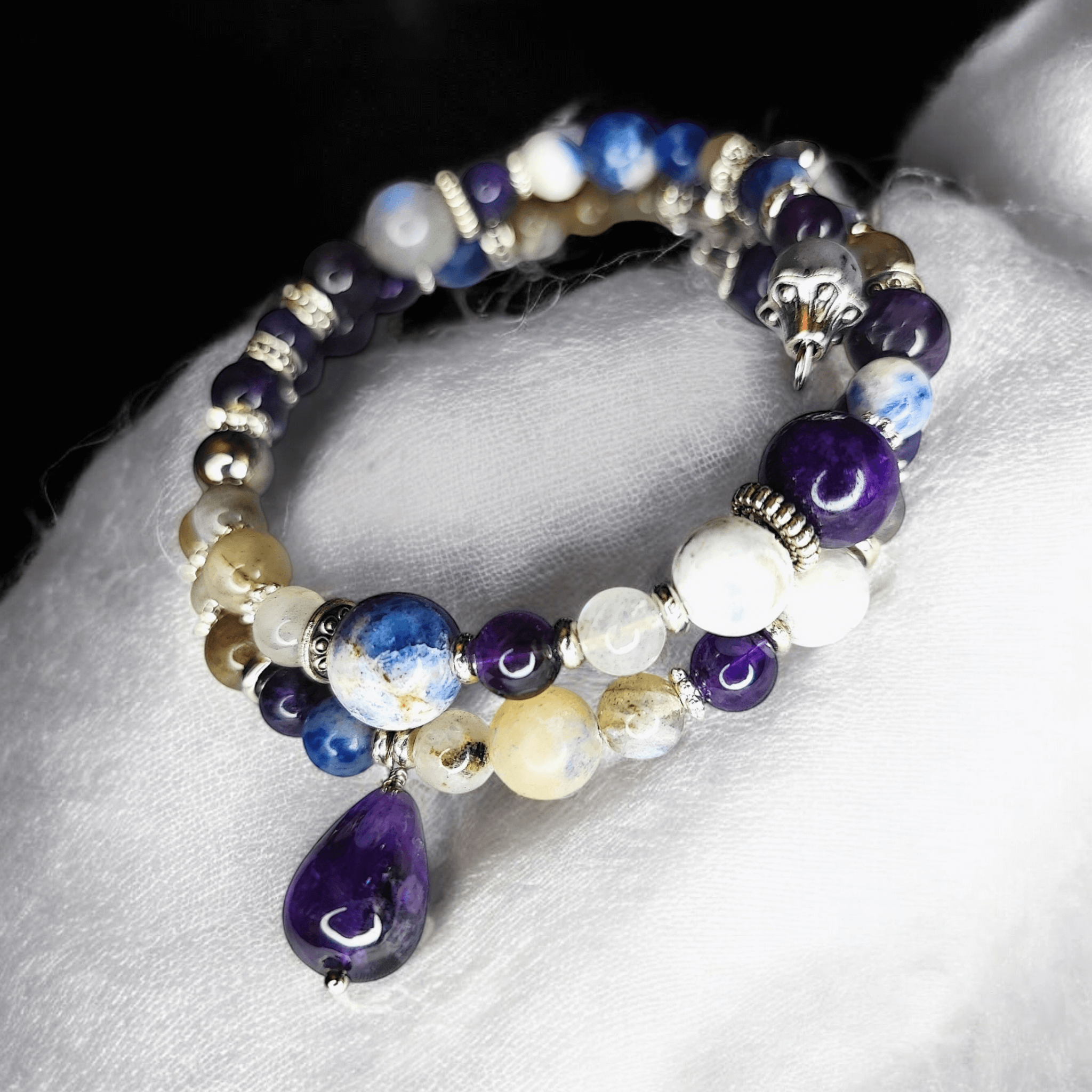 Astrée - Bracelet de pierres – Base argentée - Sodalite, Labradorite, Améthyste - L'Atelier de Tabatha