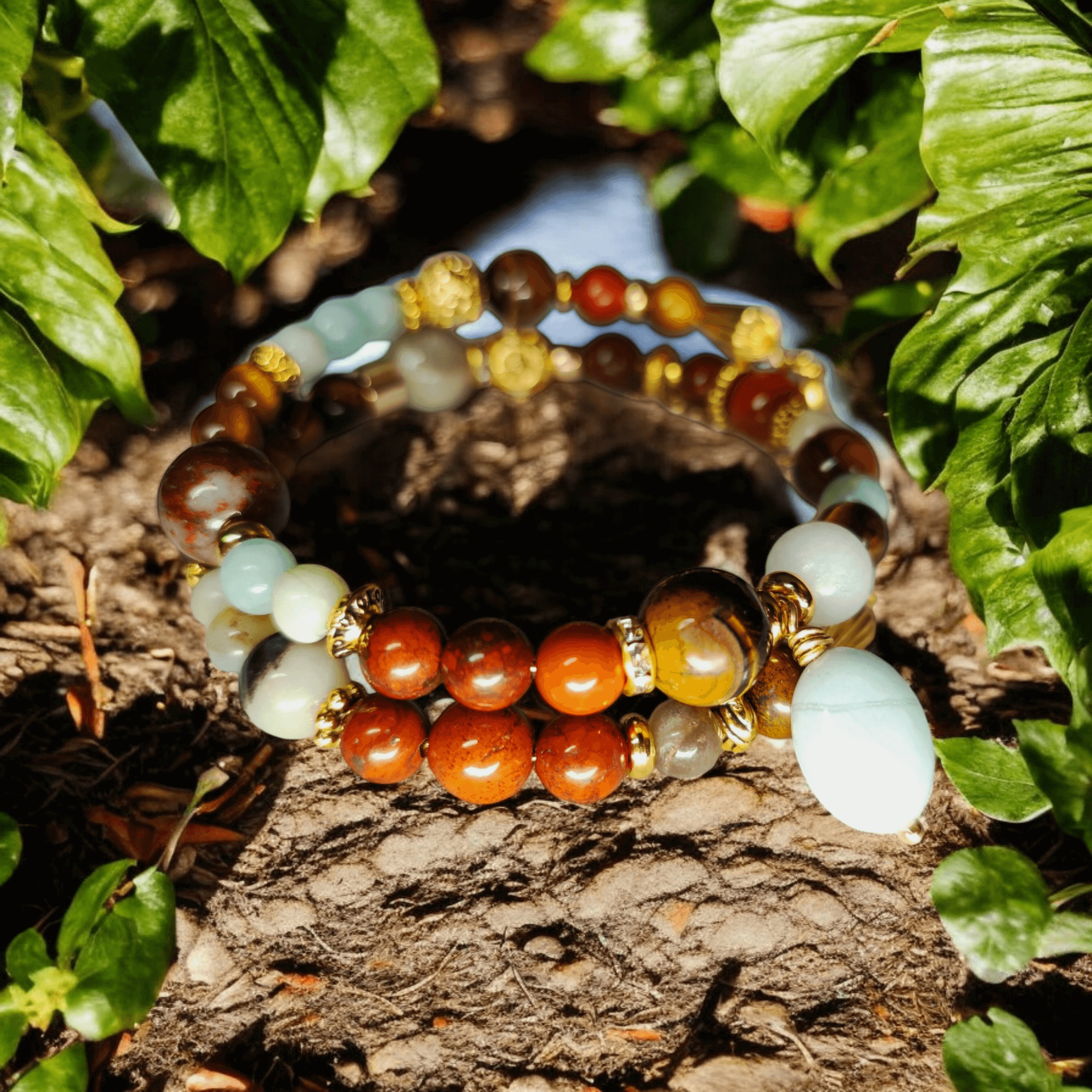 Helia – Bracelet de pierres – Base dorée - Œil de tigre, Amazonite, Jaspe rouge – Création unique - L'Atelier de Tabatha