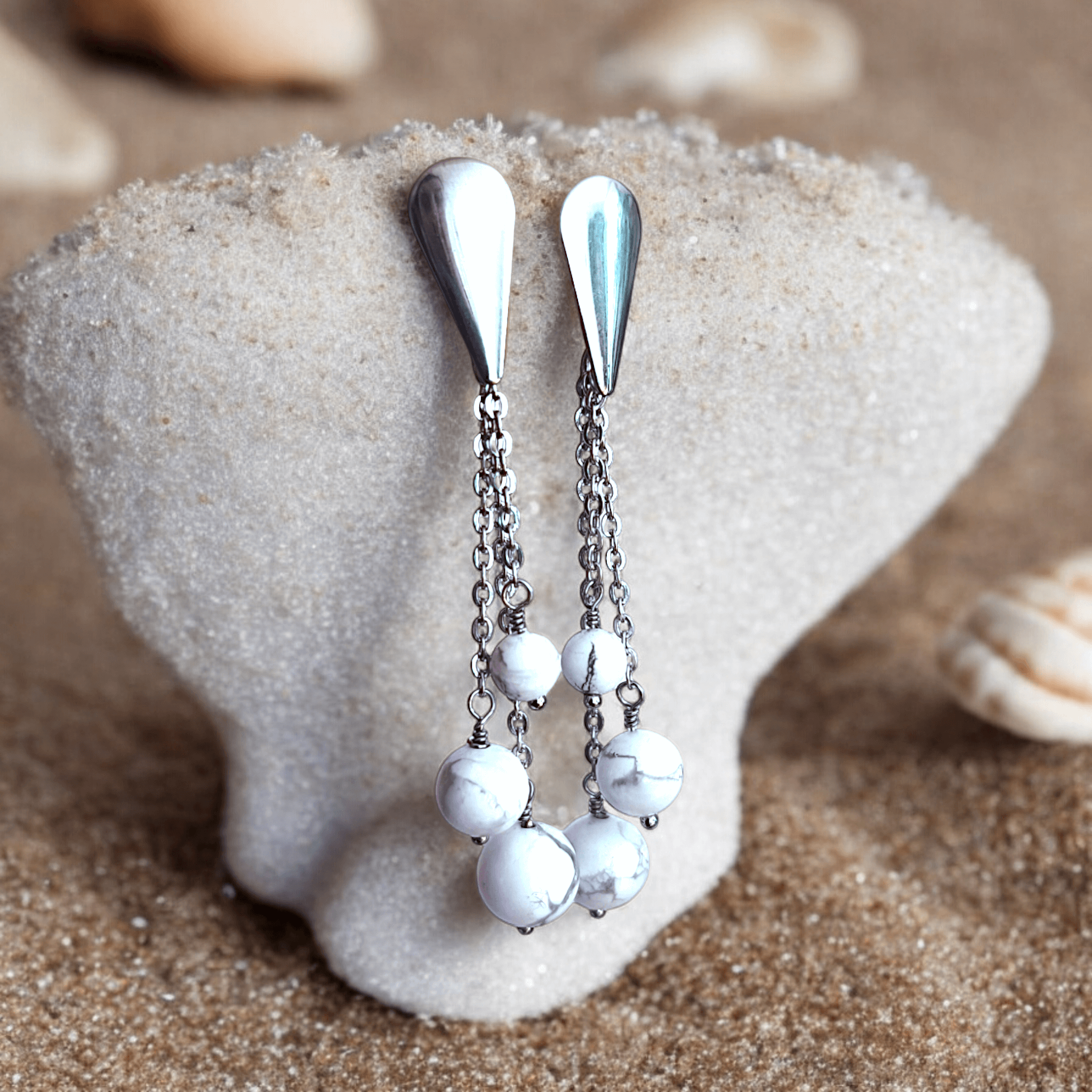 Lysea - Boucles d'oreilles en howlite (uniques) - L'Atelier de Tabatha