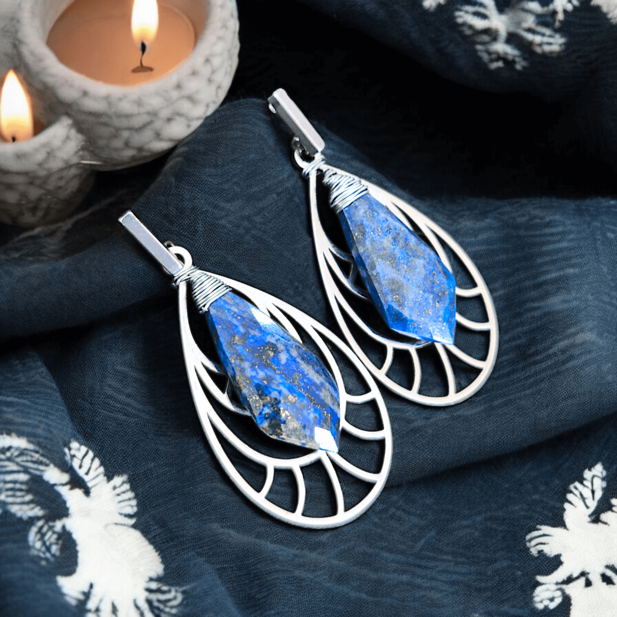 Elvira - Boucles d'oreilles en lapis lazuli (uniques) - L'Atelier de Tabatha