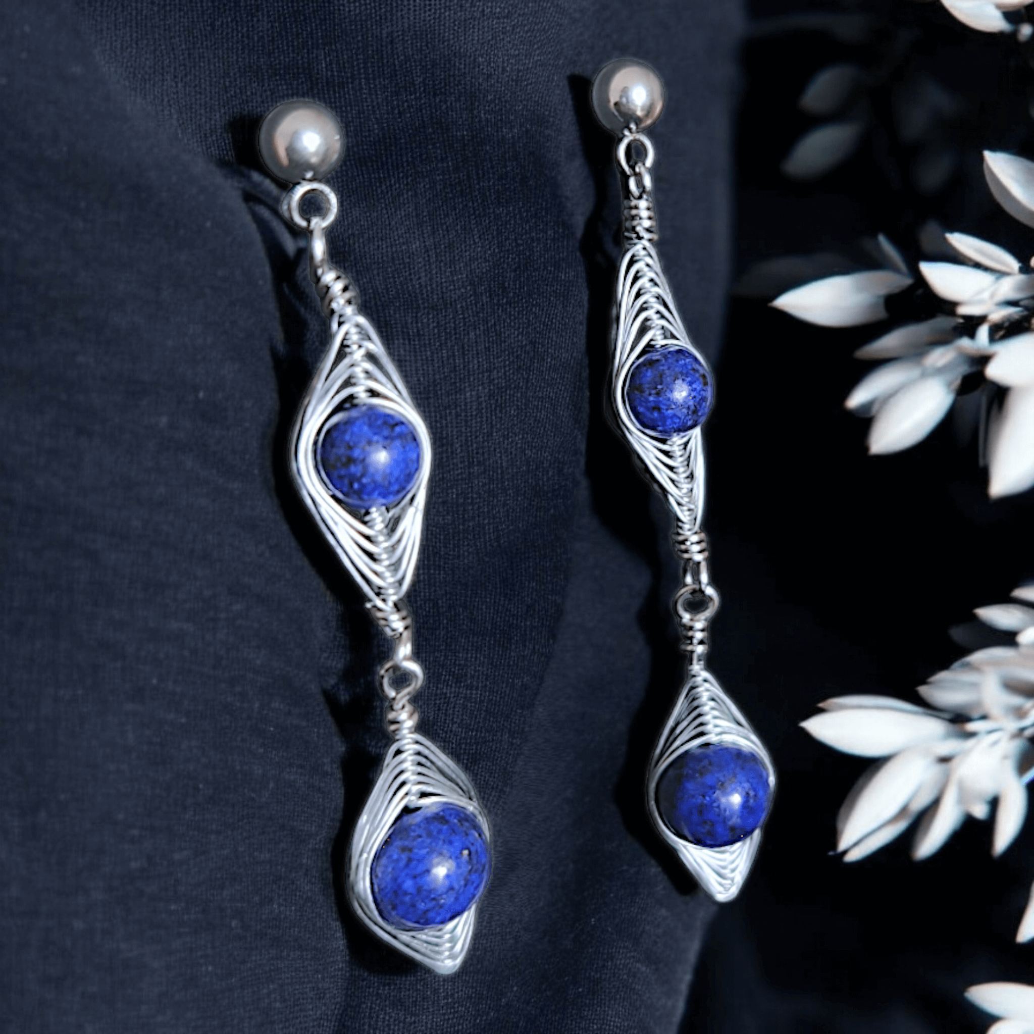Alys - Boucles d'oreilles en lapis lazuli (uniques) - L'Atelier de Tabatha
