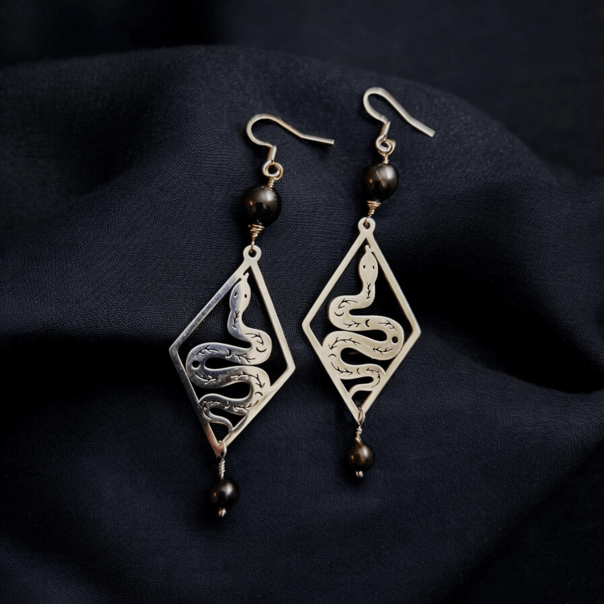 Vritra - Boucles serpent & onyx noir (uniques) - L'Atelier de Tabatha