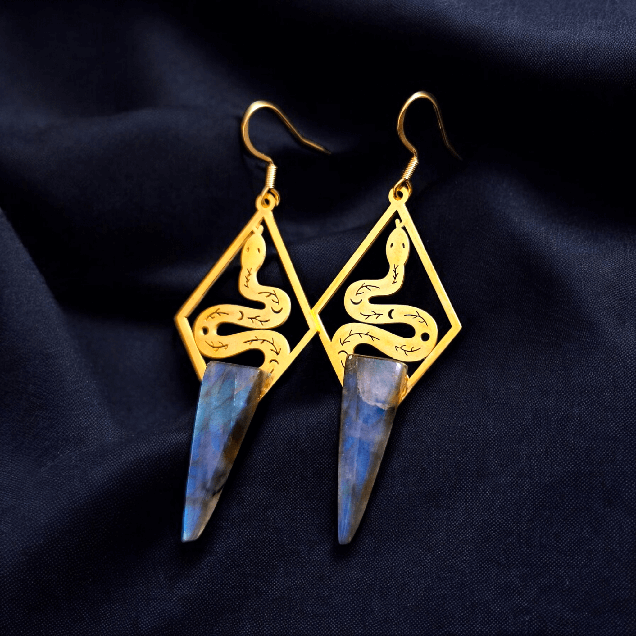 Nagini - Boucles serpent et labradorite bleue (uniques) - L'Atelier de Tabatha