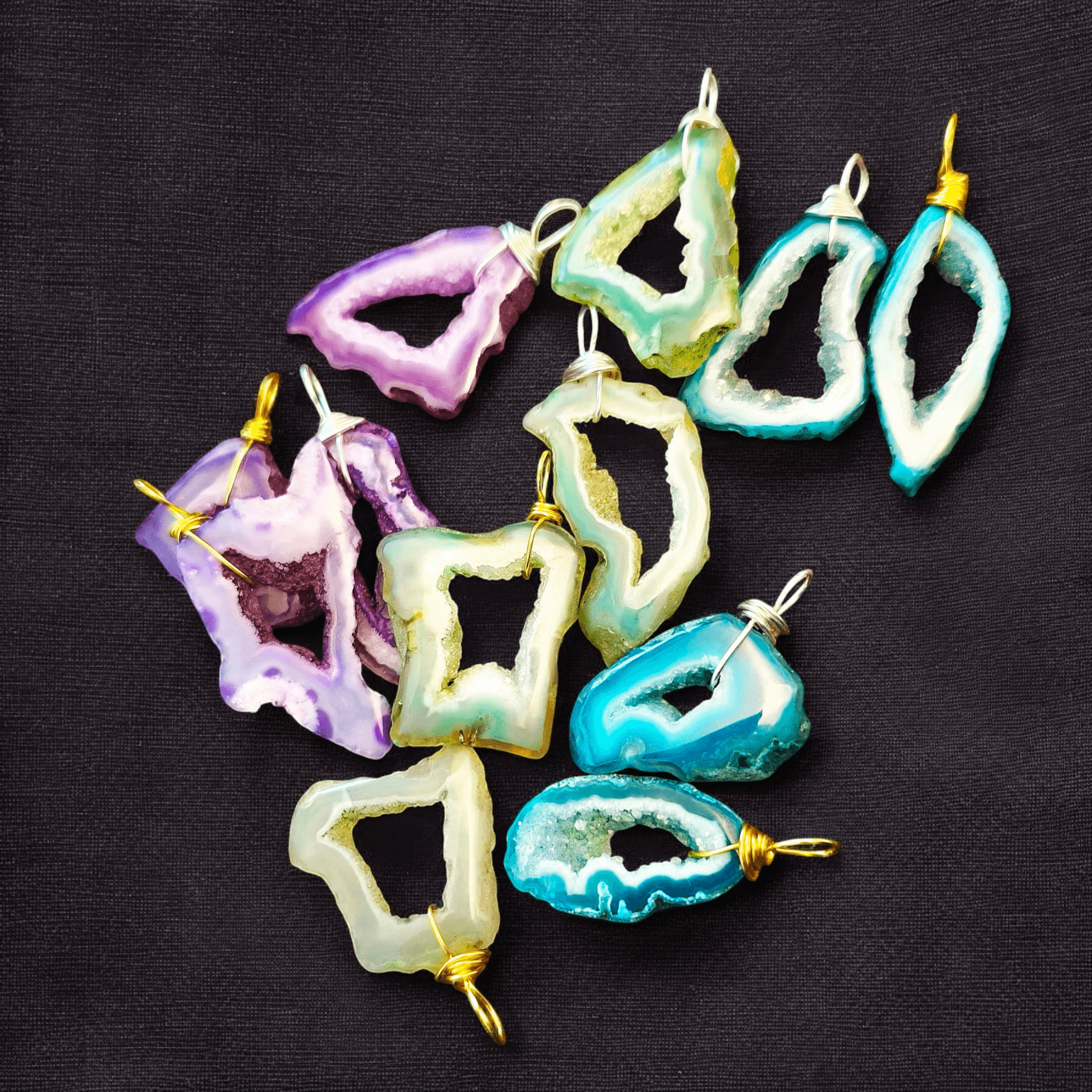 Fjörd – Pendentifs en Agate (Plusieurs couleurs) - L'Atelier de Tabatha