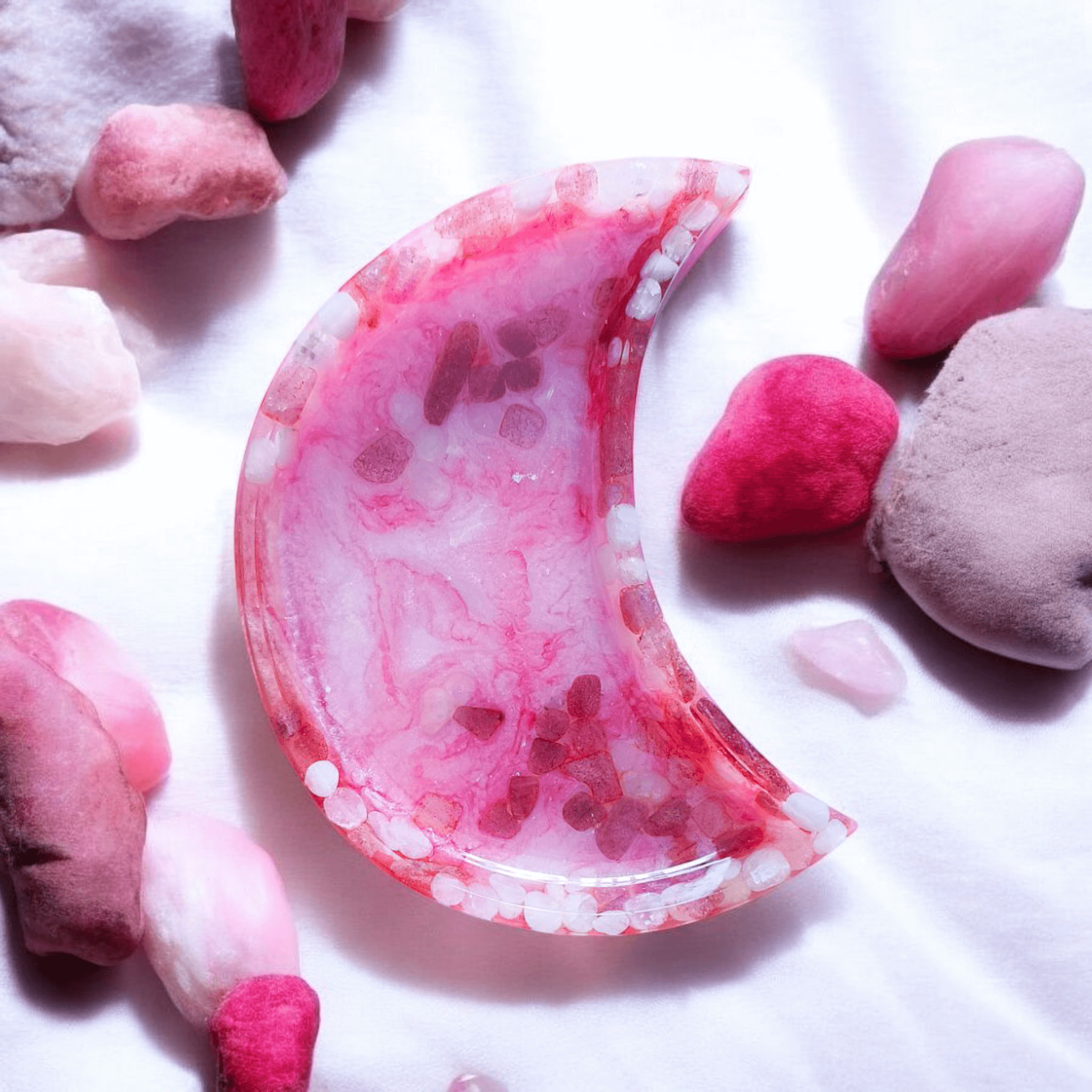 Rheita - Rose Céleste : Plateau lunaire en quartz rose et fraise - L'Atelier de Tabatha