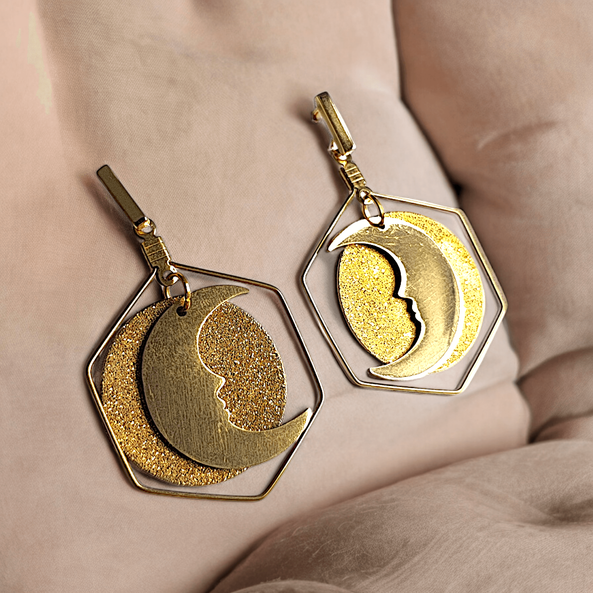 Rokka - Boucles d'oreilles - Acier doré - Création unique - L'Atelier de Tabatha