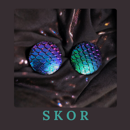 Skal/Skor - Clous d'oreilles en résine  Boucles d'oreilles