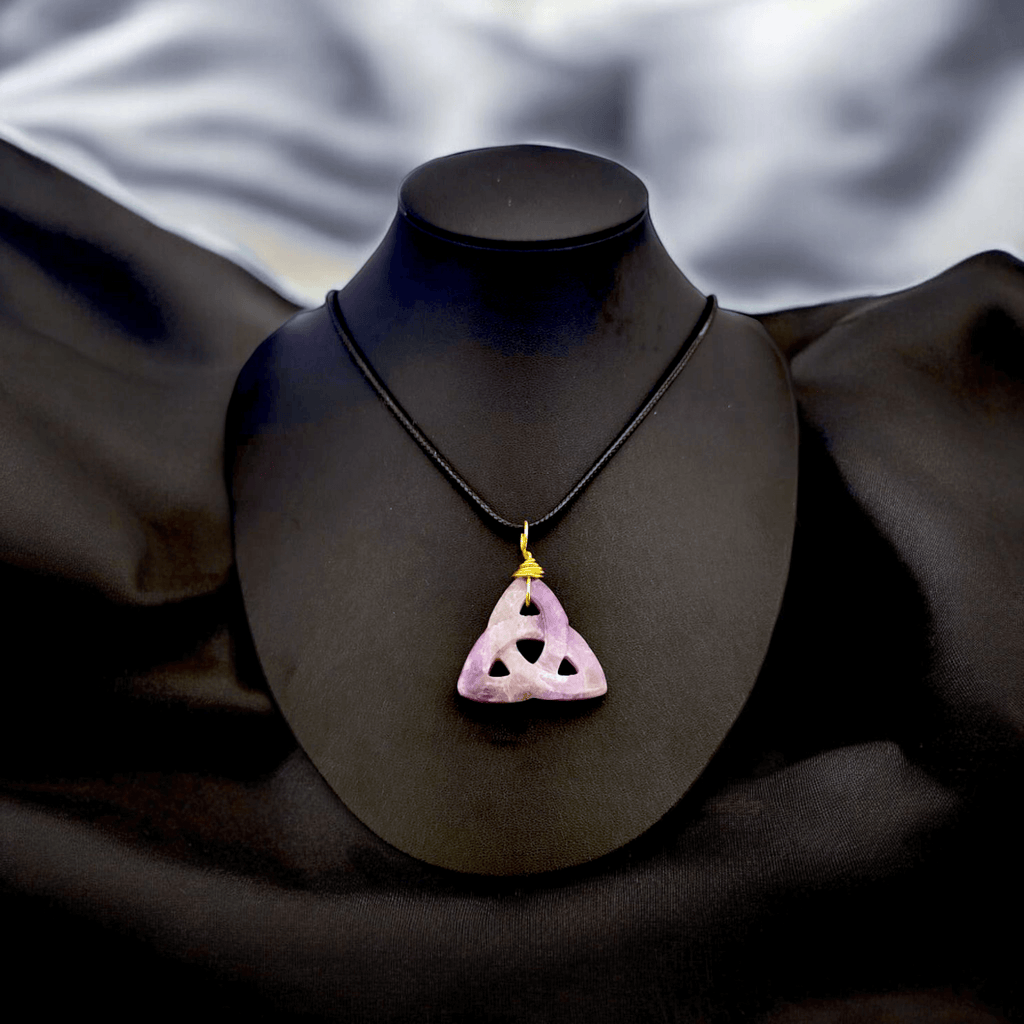 Thrynn - Colliers triquetra en pierre - L'Atelier de Tabatha