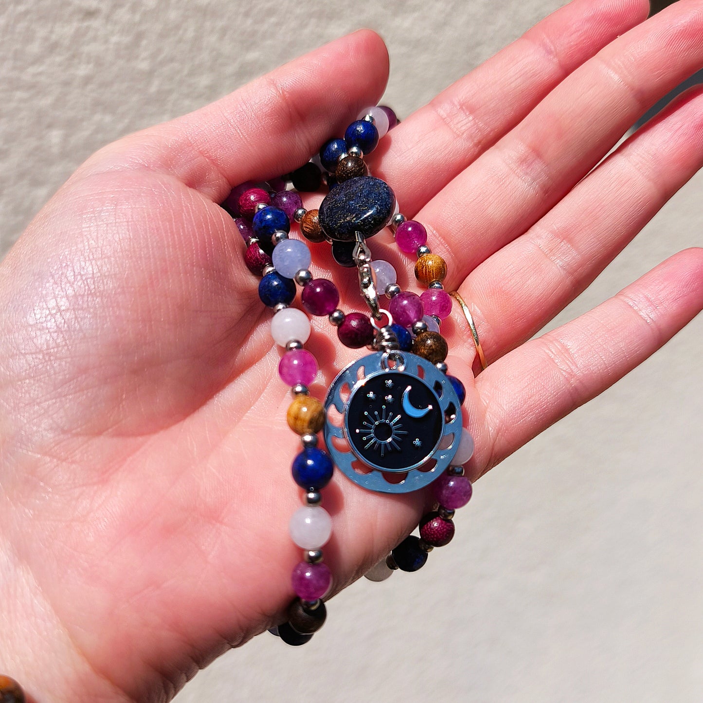 MALA | NYMÄE : Collier rituel en Aigue-marine/Lapis-lazuli et Lepidolite