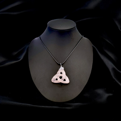 Thrynn - Colliers triquetra en pierre