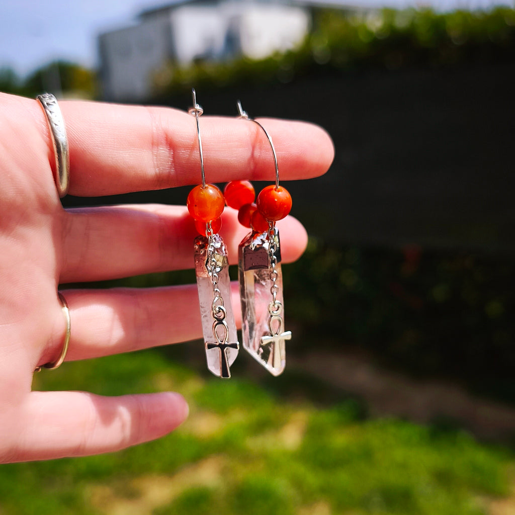 SEKHMET – Boucles d'oreilles en Cornaline et Cristal de roche