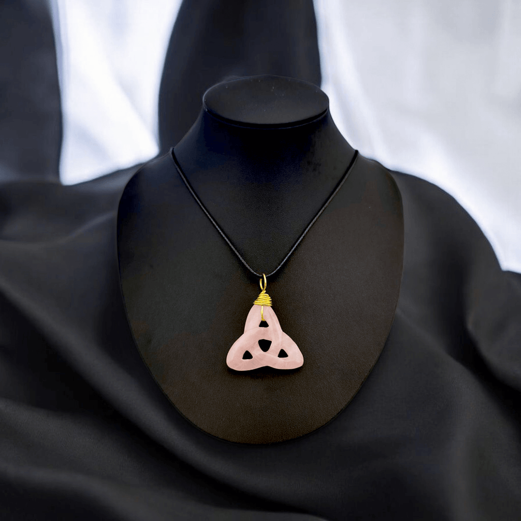 Thrynn - Colliers triquetra en pierre - L'Atelier de Tabatha