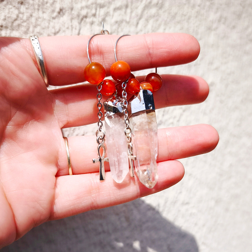 SEKHMET – Boucles d'oreilles en Cornaline et Cristal de roche