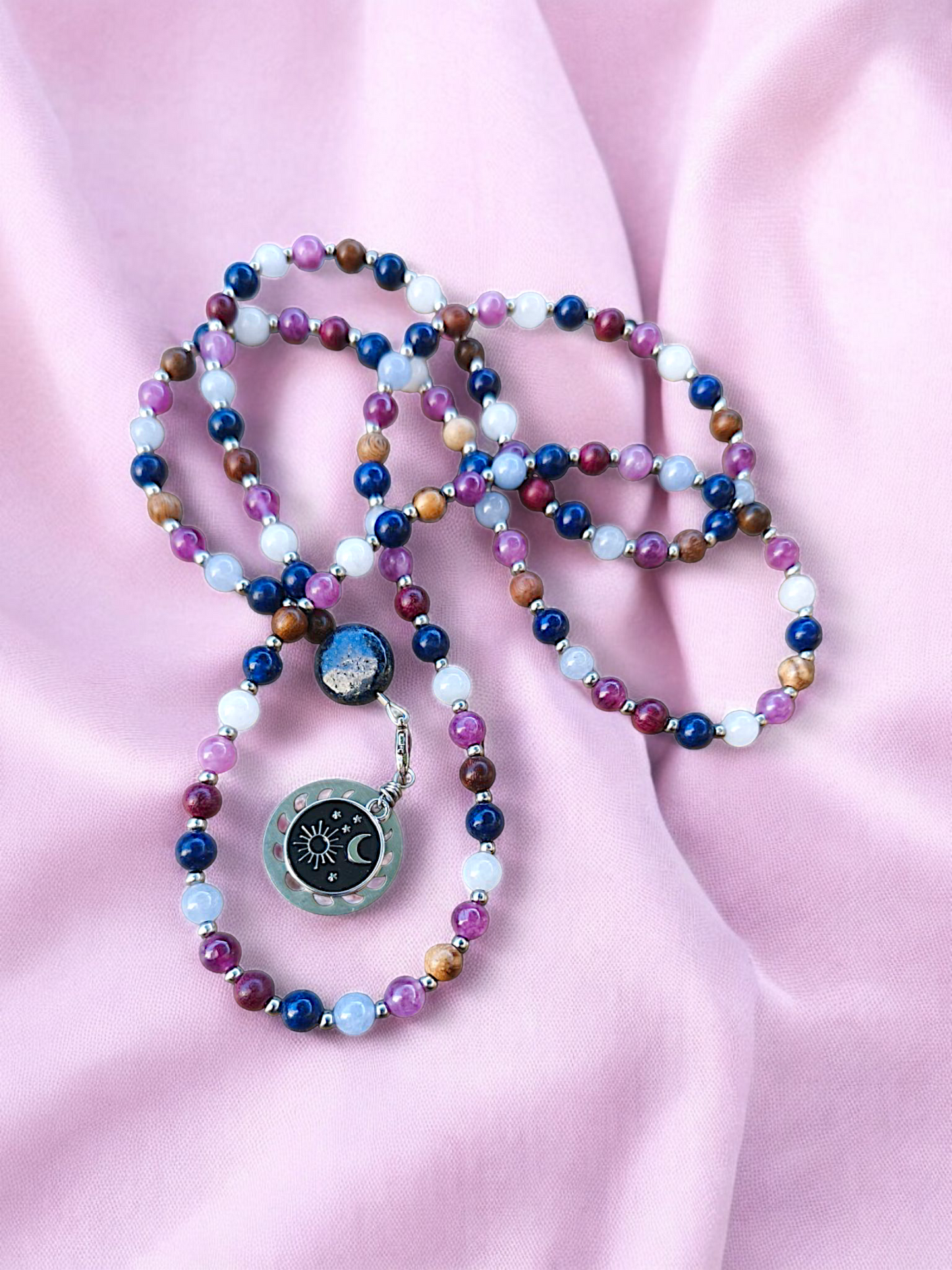 MALA | NYMÄE : Collier rituel en Aigue-marine/Lapis-lazuli et Lepidolite