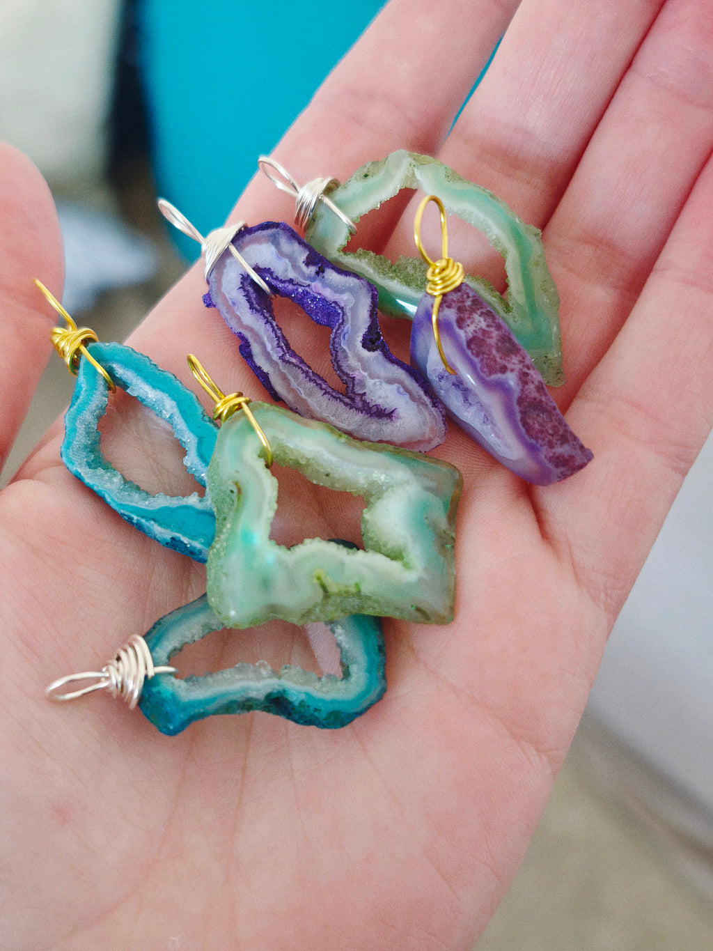 FJÖRD – Pendentifs en Agate (Plusieurs couleurs)