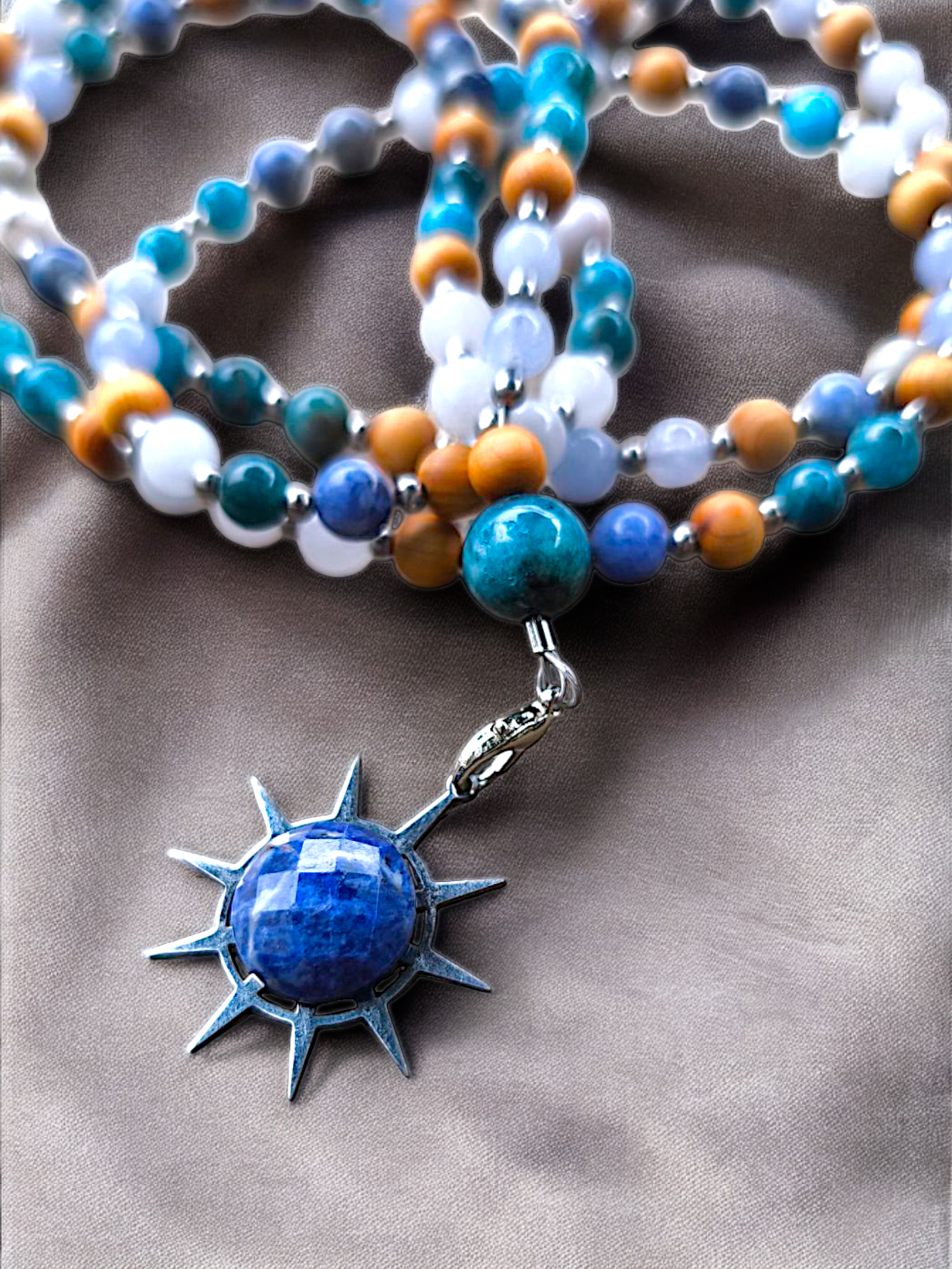 MALA | AERISYA : Collier rituel en Aigue-marine/Apatite et Sodalite