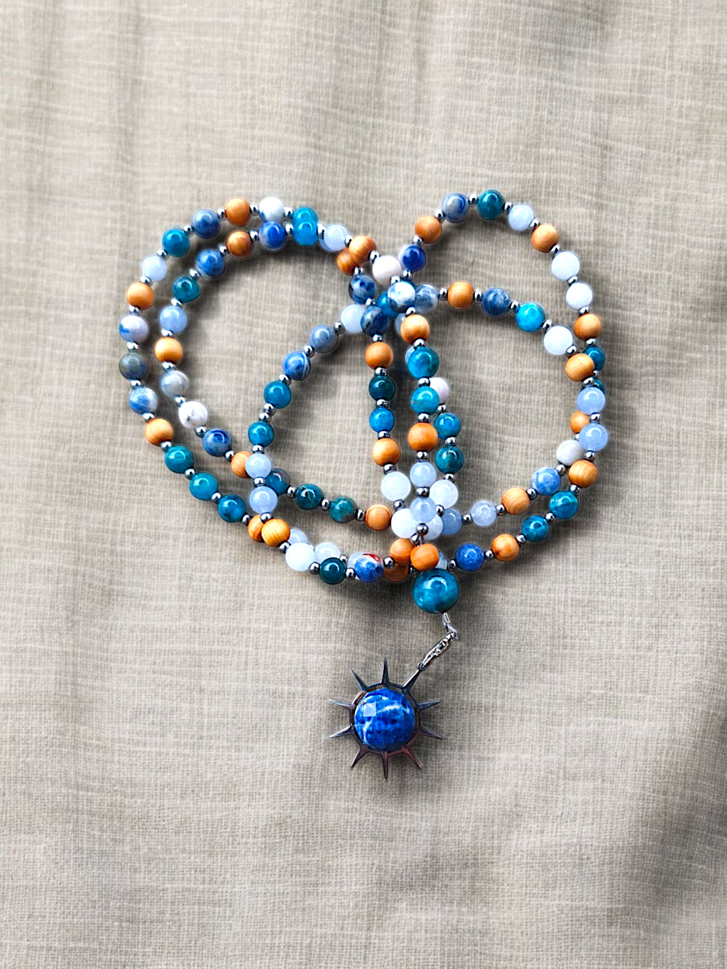 MALA | AERISYA : Collier rituel en Aigue-marine/Apatite et Sodalite