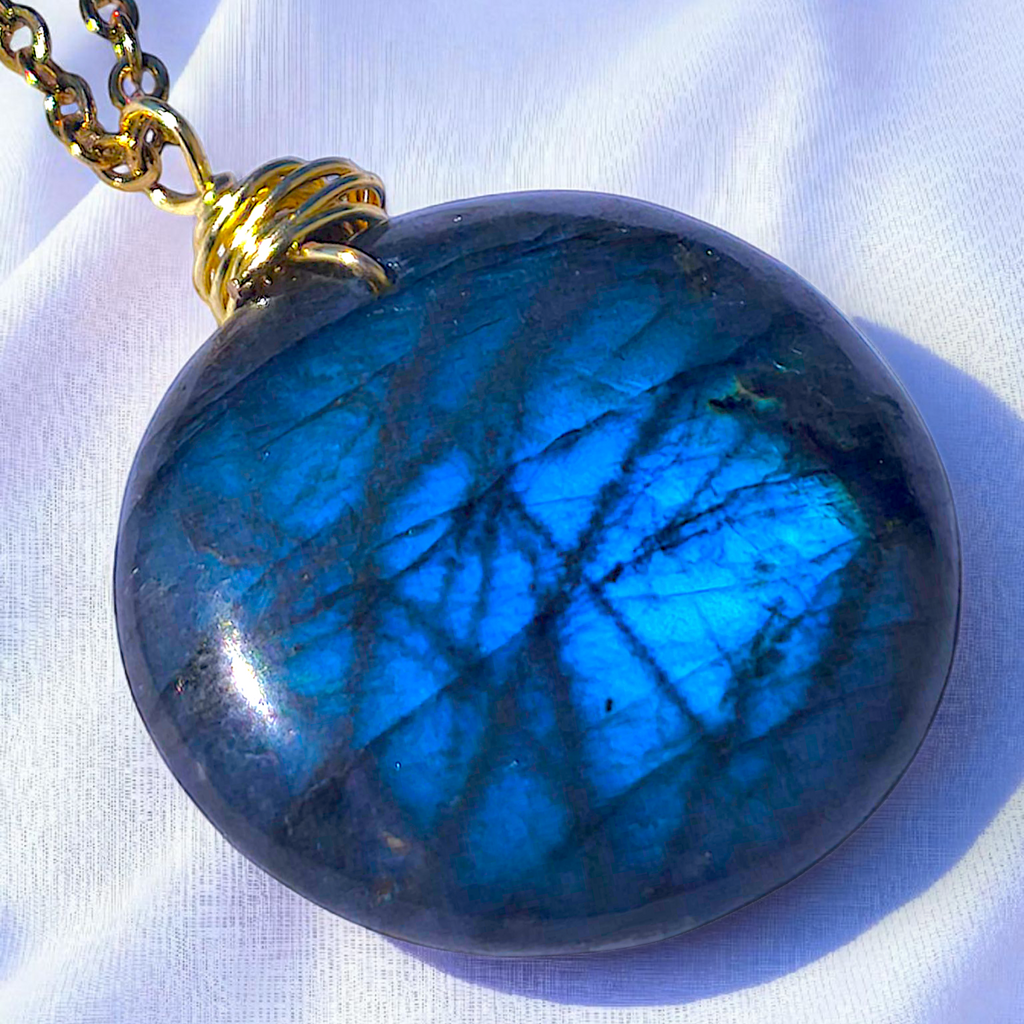 LYRËN – Collier en labradorite bleue