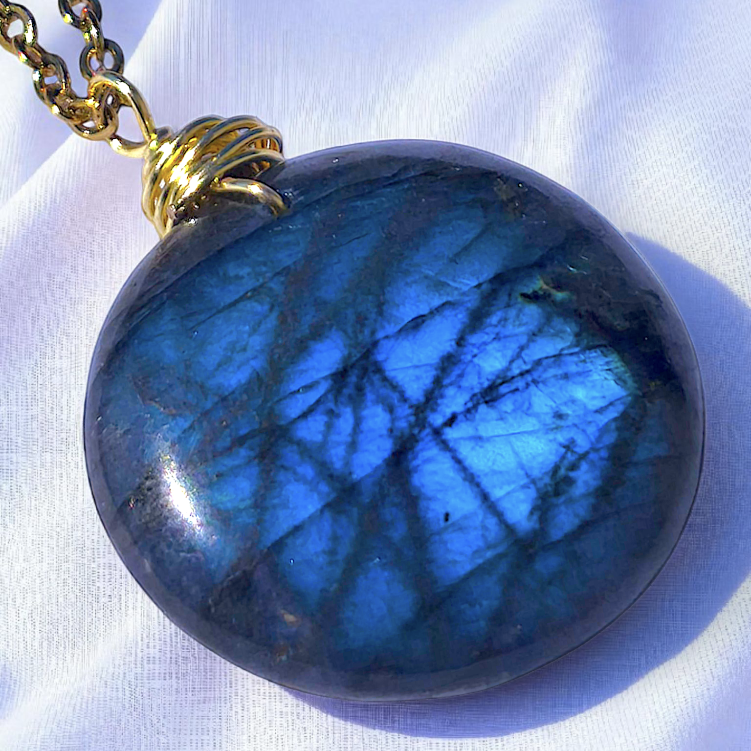 LYRËN – Collier en labradorite bleue