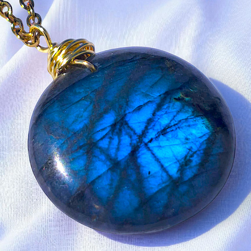 LYRËN – Collier en labradorite bleue