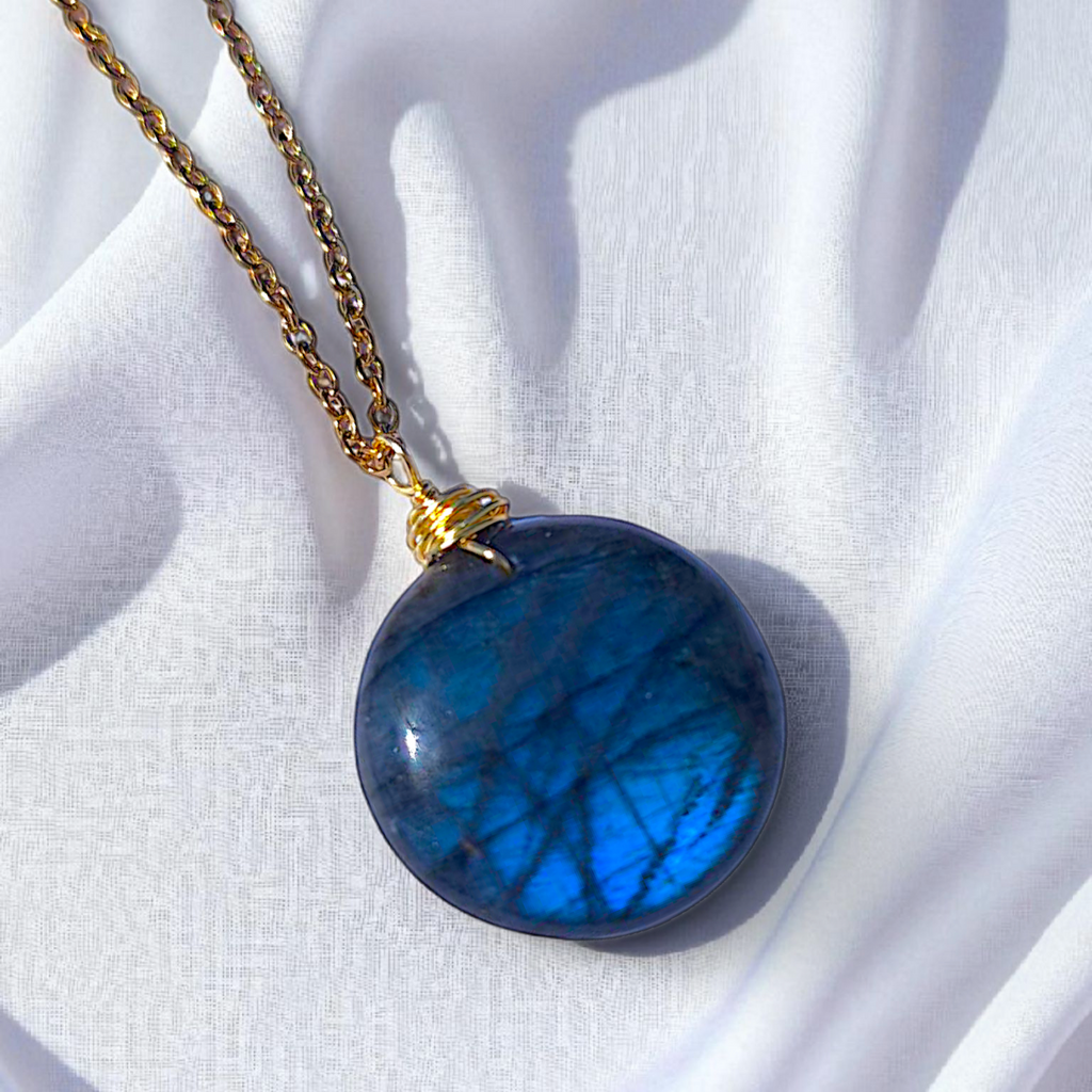 LYRËN – Collier en labradorite bleue