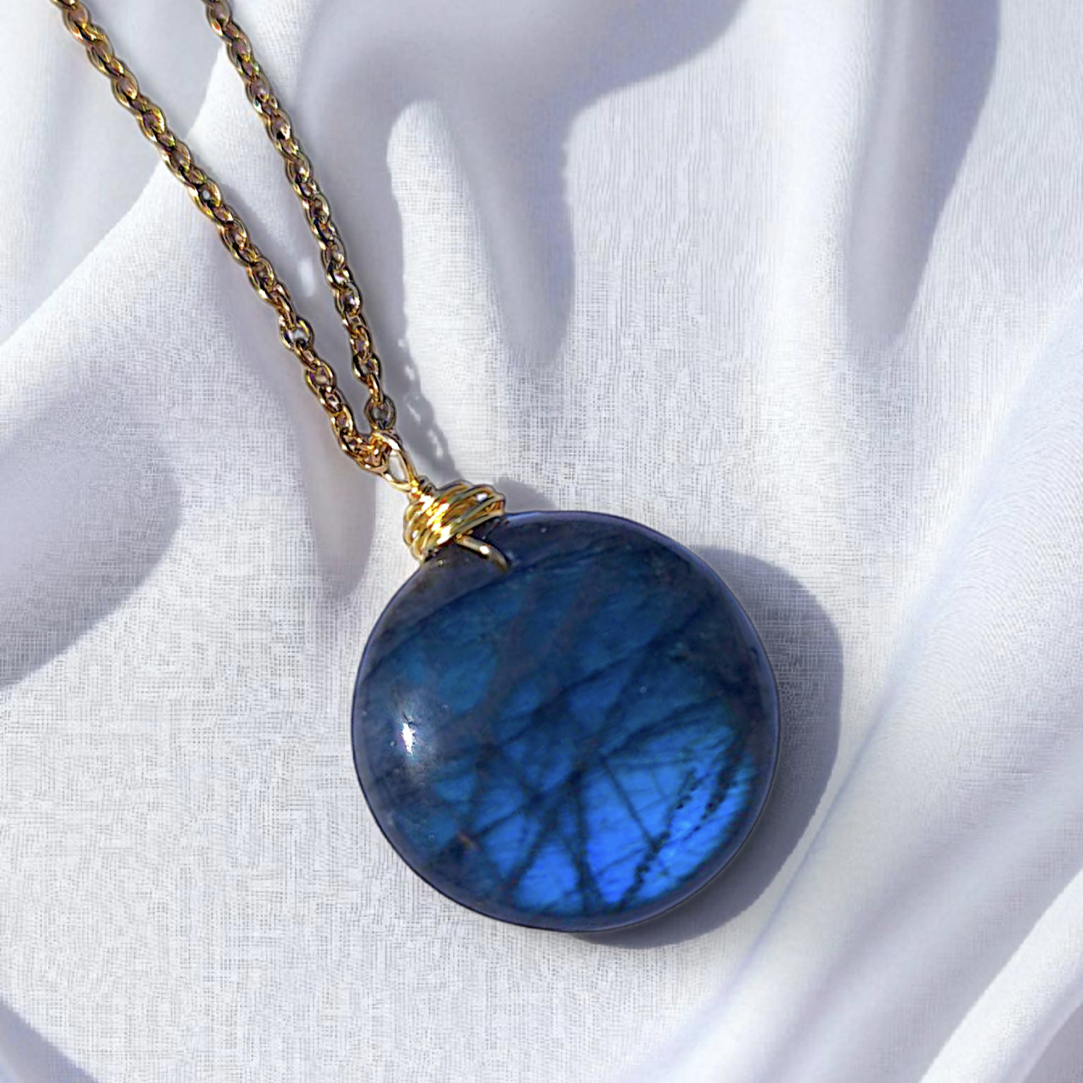 LYRËN – Collier en labradorite bleue