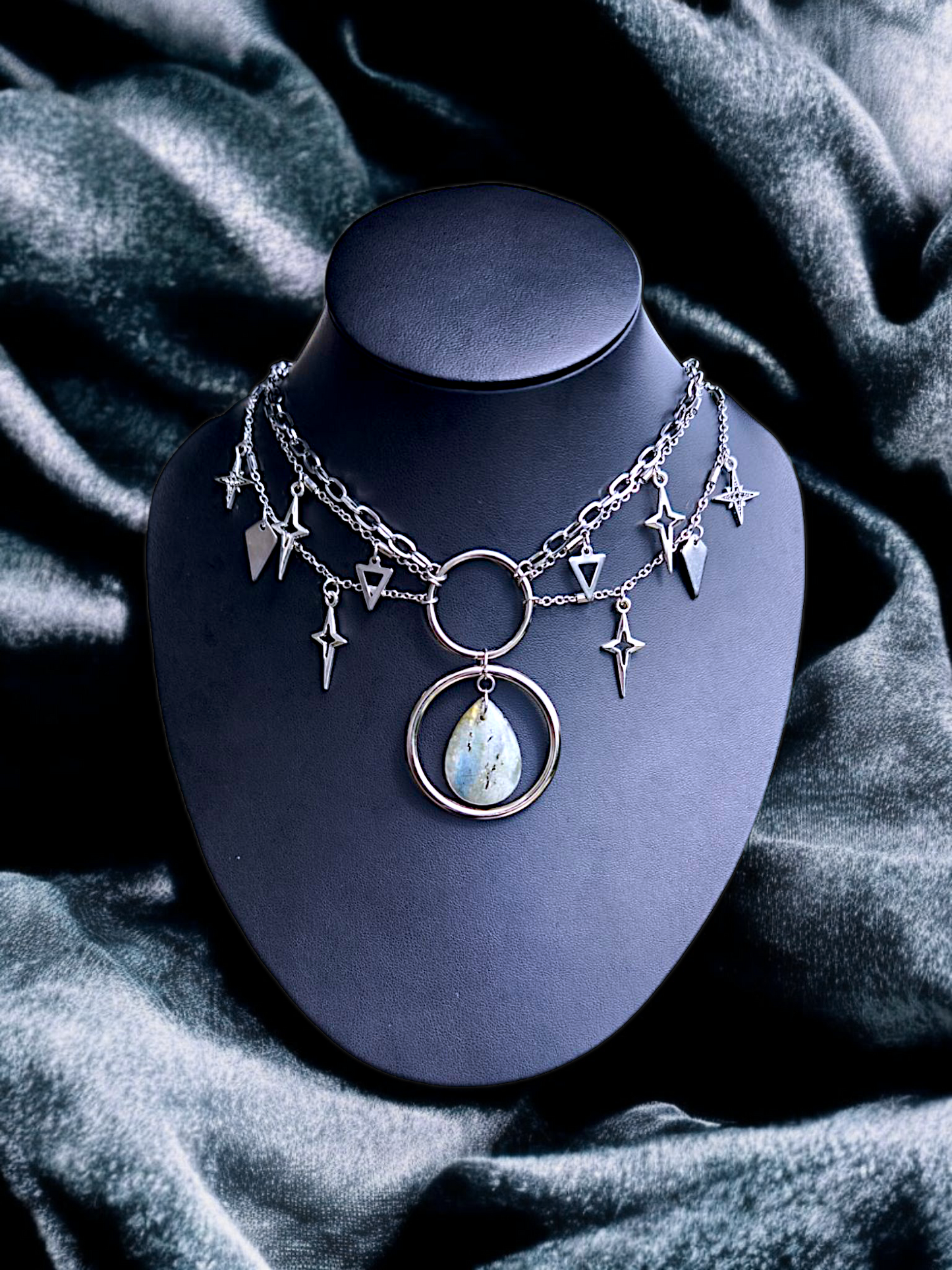 NÉMÉSIS | Solhen - Ras du cou en labradorite (Relique du Jugement)