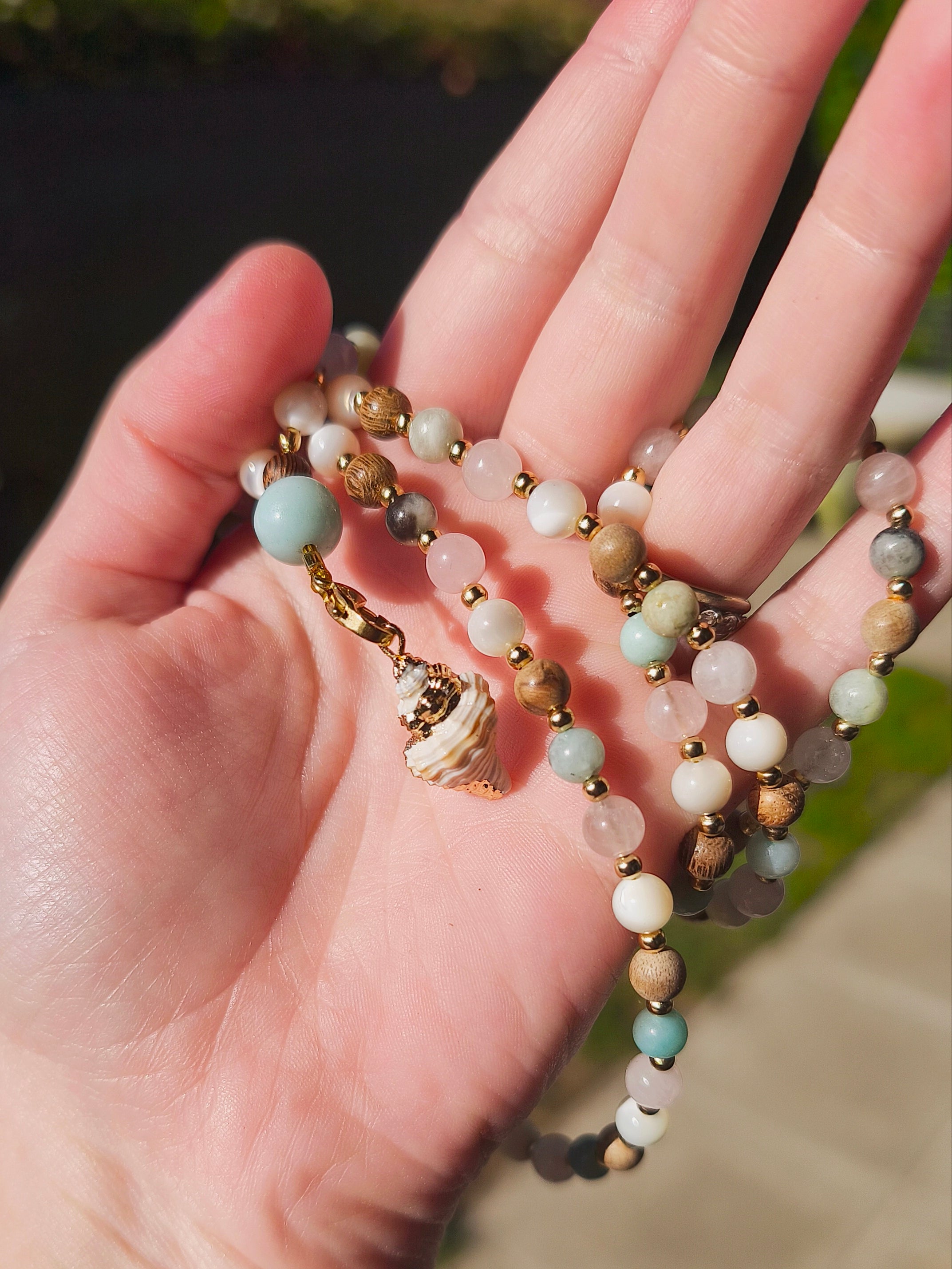MALA | THALASSA : Collier rituel en amazonite/quartz rose et nacre