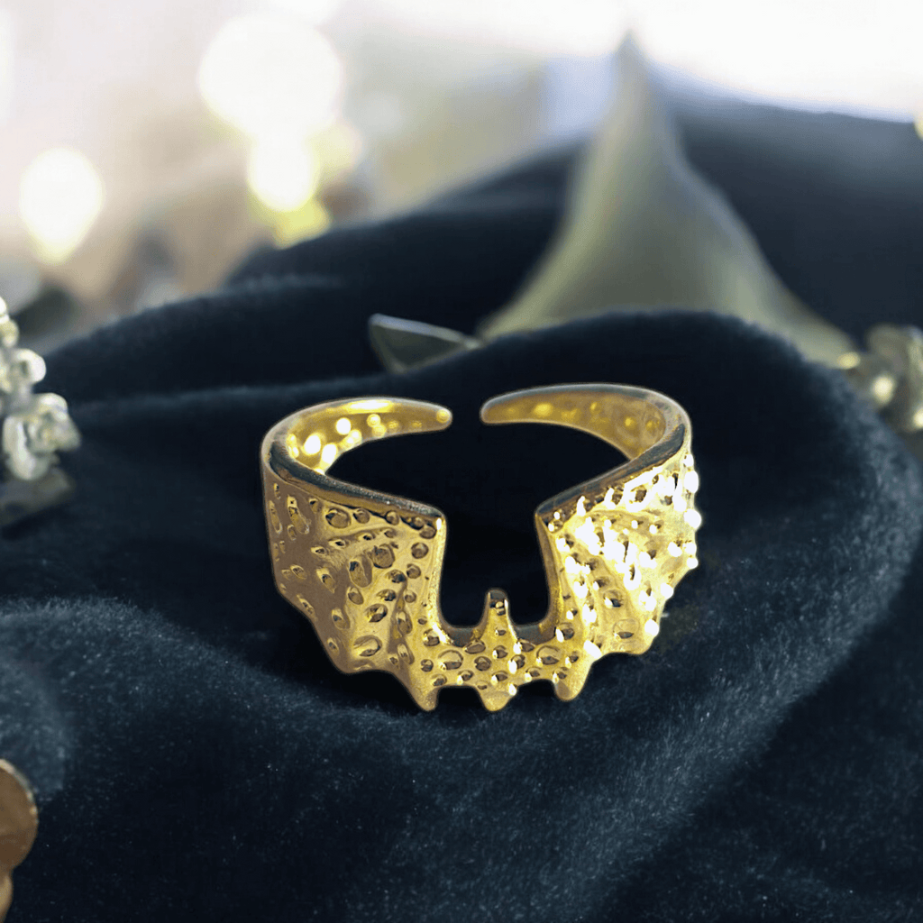 AEGIS – Bague des créatures de la nuit (2 couleurs) - L'Atelier de Tabatha